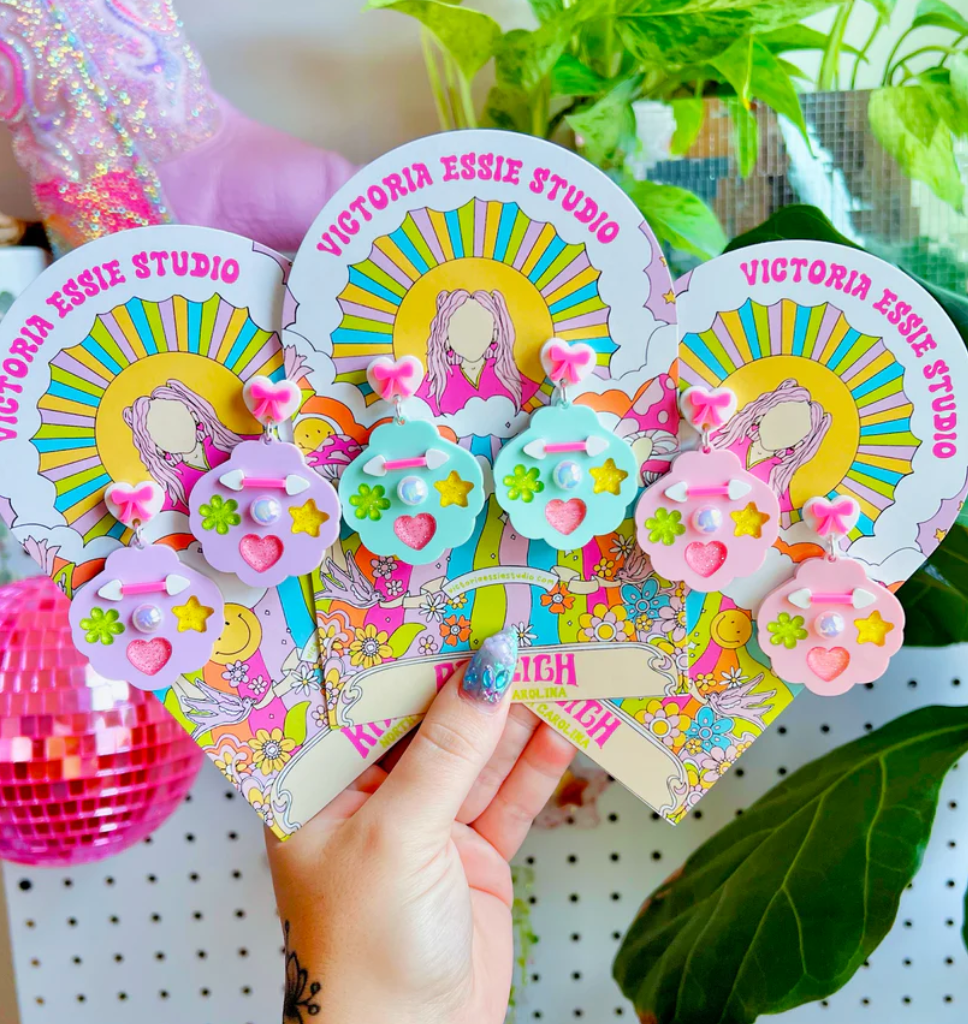 Y2K Clam Shell Makeup - Earrings