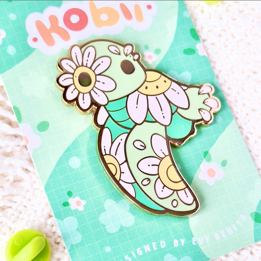 Dasiy Kobii - Enamel Pin