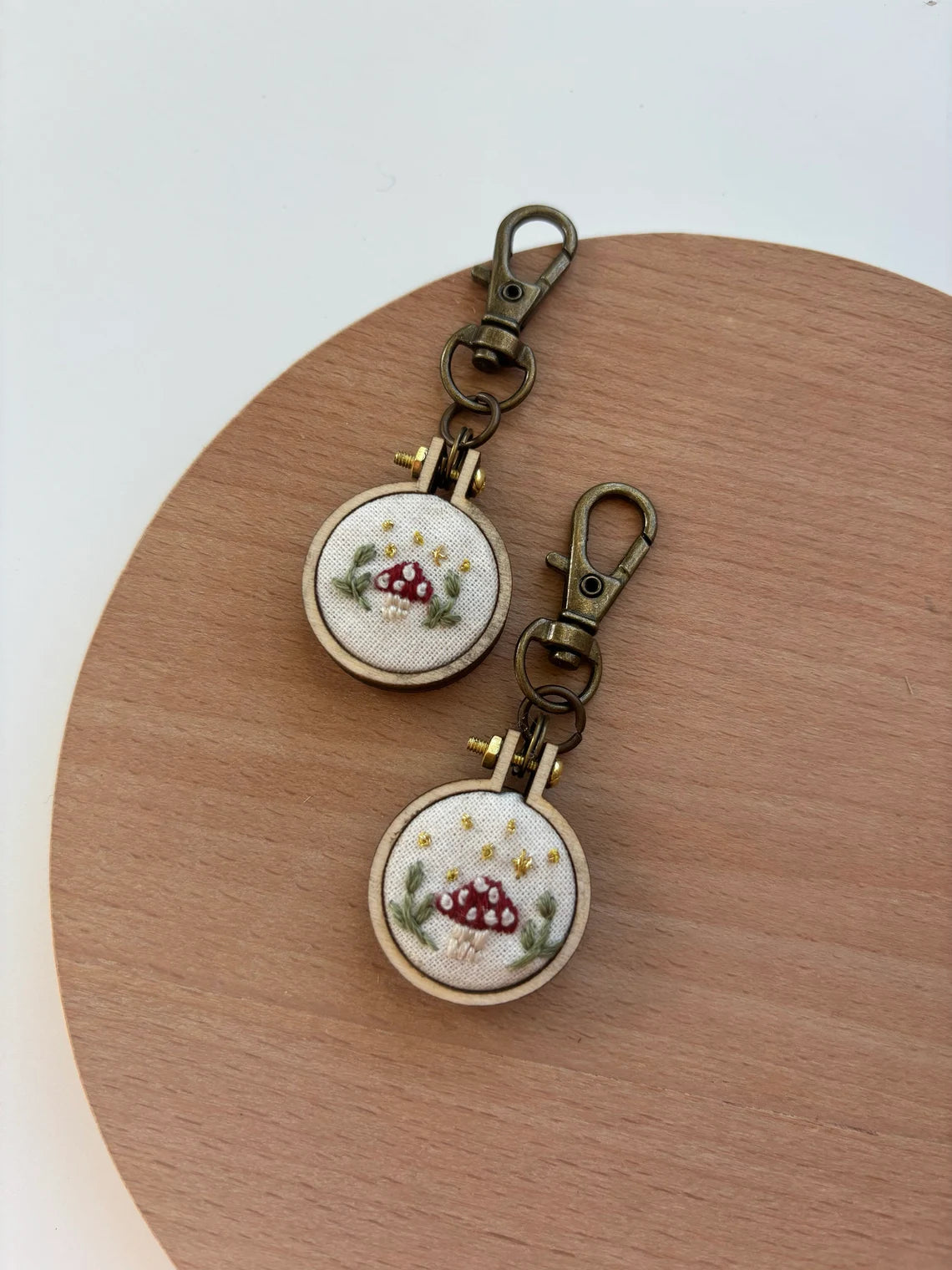 Mushroom - Embroidery Hoop - Keyring